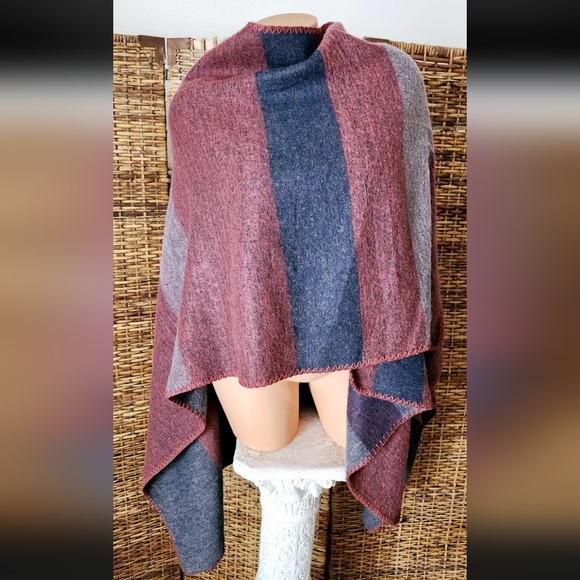 BB Dakota Blue Red Gray Soft Blanket Plaid Oversize Poncho Wrap Shawl One Size - Picture 3 of 5